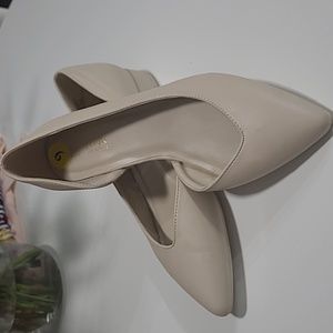 Kenneth Cole - Carolyn Pointy Toe Flats